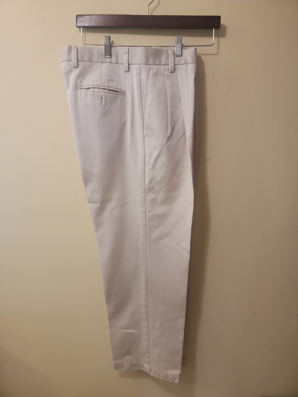 Dockers Men’s Pleated Classic Fit Pants W32 L32 Light Cream Ivory 100% Cotton